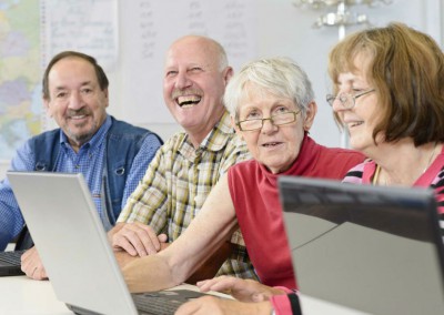 Senior:innen, Leben im Alter & Nachbarschaftshilfe