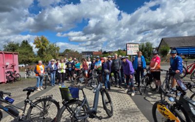 Radtour führte zu Kirchen und zeigt Engagement in den westlichen Stadtteilen